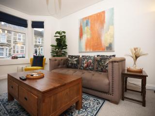 Coronation Place by N And N Stays, Great location & Perfect for Workers, Contractors and Families Visiting the area, Long stay disc available - Bath - 0