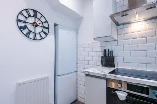 New Home in Greater Manchester by 53 Degrees Property, Ideal for Business, Dedicated Workspace! - Manchester - 3