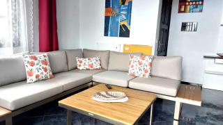 Apartment mit privatem Balkon sowie Meer- und Gebirgsblick im modernen Stil - 8