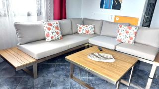 Apartment mit privatem Balkon sowie Meer- und Gebirgsblick im modernen Stil - 9