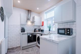 New Home in Greater Manchester by 53 Degrees Property, Ideal for Business, Dedicated Workspace! - Manchester - 5