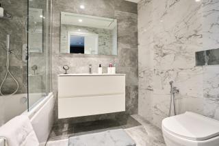 Sleek one-bedroom apartment with a panoramic view - 5