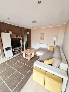 Stylish Penthouse with City View & Private Parking - 0