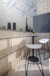 Silkhaus modish studio with Burj Khalifa view, pool access - Dubai - 9