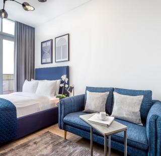 Silkhaus modish studio with Burj Khalifa view, pool access - Dubai - 8