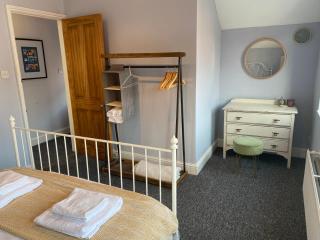 Lovely Coach House with Free Parking - 7
