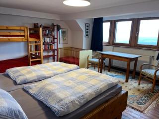 Eifel Landhaus Panoramablick unter der Burg Olbrück mit Sauna Hottub großer Terrasse und Garten Ideal für Familien - Niederdürenbach - 2