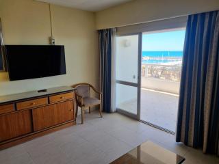 PYR BeachFront and Pool 2BD Apartment - Fuengirola - 8