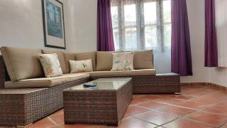 Apartment mit kleiner Innenhof-Terrasse im mediterranen Stil - 9