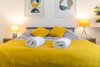 3 Bedrooms & 2 Showers - Home From Home - Newcastle under Lyme - 7