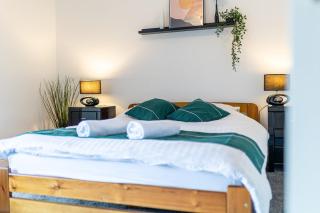 3 Bedrooms & 2 Showers - Home From Home - Newcastle under Lyme - 5