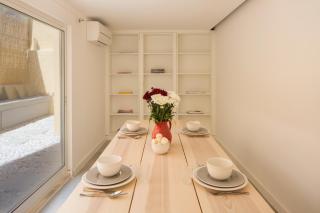 Stylish Home With Private Patio by LovelyStay - Lissabon - 8