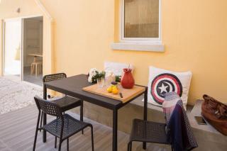 Stylish Home With Private Patio by LovelyStay - Lissabon - 6