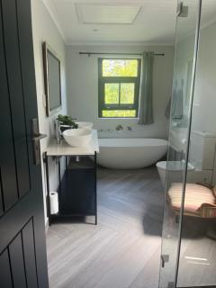 Comfortable Room with Large en suite Bathroom - Franschhoek - 3