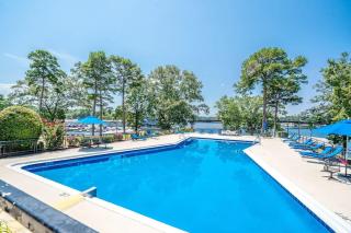 Lakefront Couple and Kids Condo with Pool - Near Downtown - 9