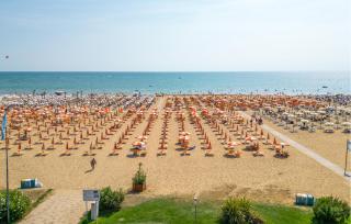 1 Bedroom Nice Apartment In Bibione - Bibione - 5