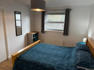 Dunfermline 2 Bed Flat Fully Furnished - 1