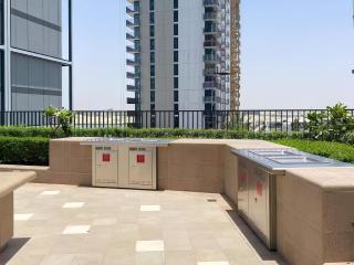 Waterfront 1BR with Infinity Pool in Creek Edge T1 - Dubai - 1