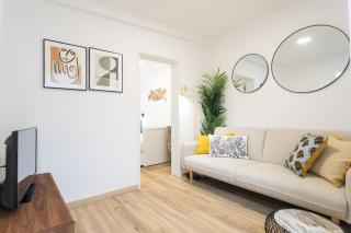 Cozy and confy First Floor, Ace location, 2 Bedrooms - 5