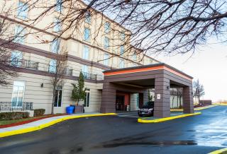 Best Western Premier Toronto Airport Carlingview Hotel - Toronto - 3