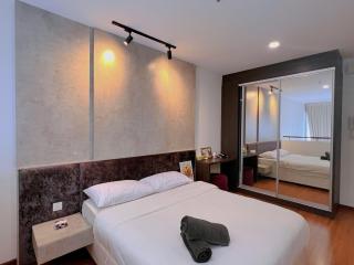 4PX 2BR, Duplex Central I-City Near Theme Park & SOGO - 4