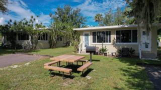 Lakeside Cottages - 4