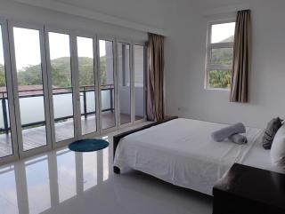 Private Villa with Pool by CliffHanger Villas - Misere - 1