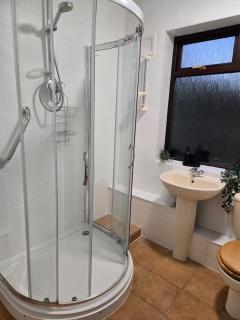 Village Location Bungalow with Large Garden - Burnaston - 2