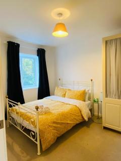 Cosy 3 bed house close to Gatwick Airport - Ifield - 7