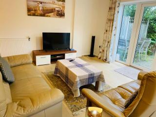 Cosy 3 bed house close to Gatwick Airport - Ifield - 8