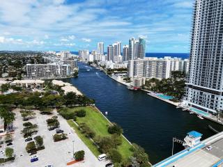 Near Aventura Mall 2B 2B with beach and pool 2403 - 2