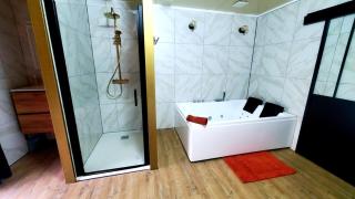 L&A Home and Spa, baignoire jacuzzi - - 2