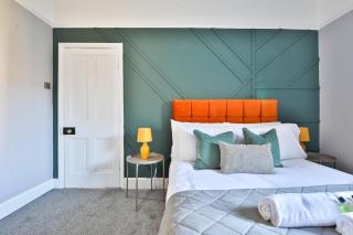 Elegantly Designed & Spacious 3 Bed House - 6