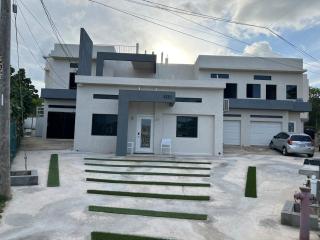 Skyline Retreat- Luxury Studio with Rooftop Pool, TV & AC - 6