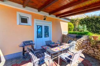 JELKA NV 2 - Apartment for 4 persons with terrace and private parking - Novi Vinodolski - 0