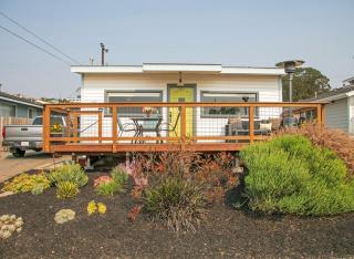 Views of Ocean and Iconic Morro Rock, Beach Cottage - Morro Bay - 0