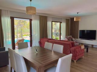 Luxury Villa with Pool in Marmaris - Marmaris - 4