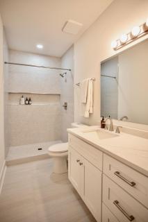 Picturesque Getaway 7BR, Hot tub, Mins to Downtown - Atlanta - 7