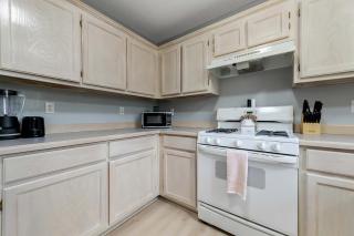 Sunset Getaway Spacious Retreat Near Beaches & Local Attractions - 3