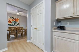 Sunset Getaway Spacious Retreat Near Beaches & Local Attractions - Gulfport - 2