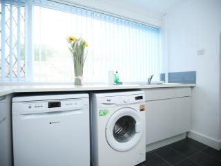 Gainsborough Place By N And N Stays, Close to Cardiff Bay & international sports village, great for families and workers, long stay disc available - Cardiff - 1
