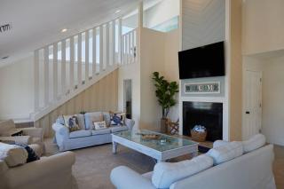 Gorgeous Villa on Preserve with Pool Sleeps 20 - Fort Myers Beach - 9