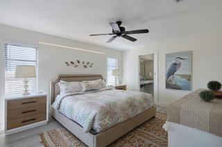 Gorgeous Villa on Preserve with Pool Sleeps 20 - Fort Myers Beach - 2