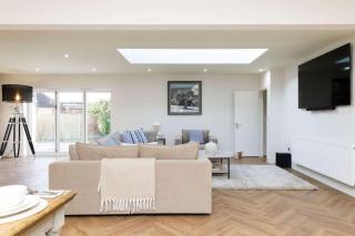 Beautiful 4-Bed Close to South Downs & Goodwood - 3