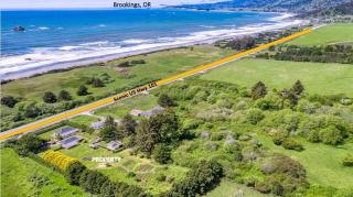 Driftwood Cottage By The Ocean Beach & Redwoods - 9