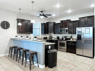 Beautiful 7Bd Family Home with Themed Game Room-9117 - 1