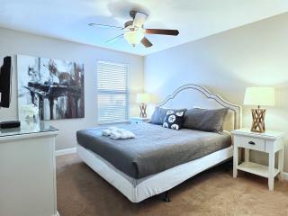 Beautiful 7Bd Family Home with Themed Game Room-9117 - 7