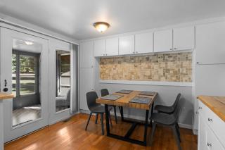 Peaceful 4-bed getaway across from Clam Lake - 3