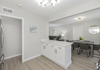 Modern Ranch 15 min to Downtown and Hospitals - Euclid - 6