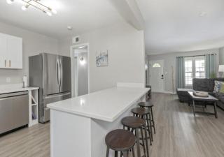 Modern Ranch 15 min to Downtown and Hospitals - Euclid - 3